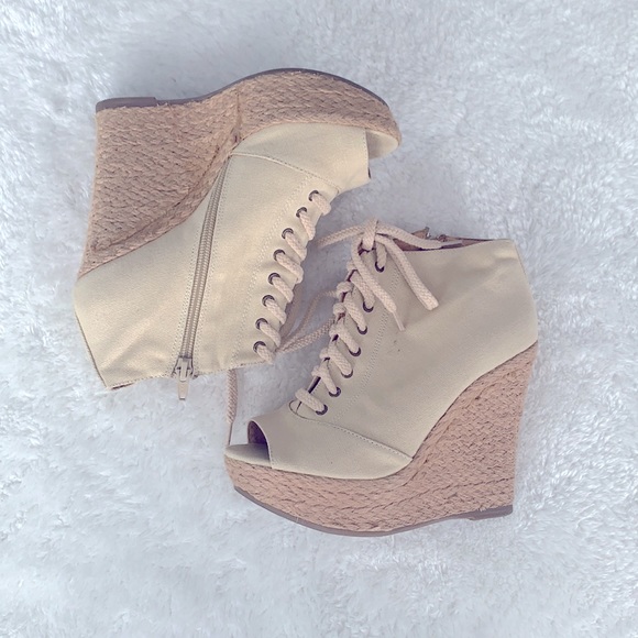 Aldo Beige Wedge Heel in a Size 8 - Picture 2 of 5